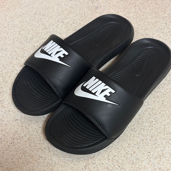 Nike Black and White Slide Sandals - Picture 4 of 6